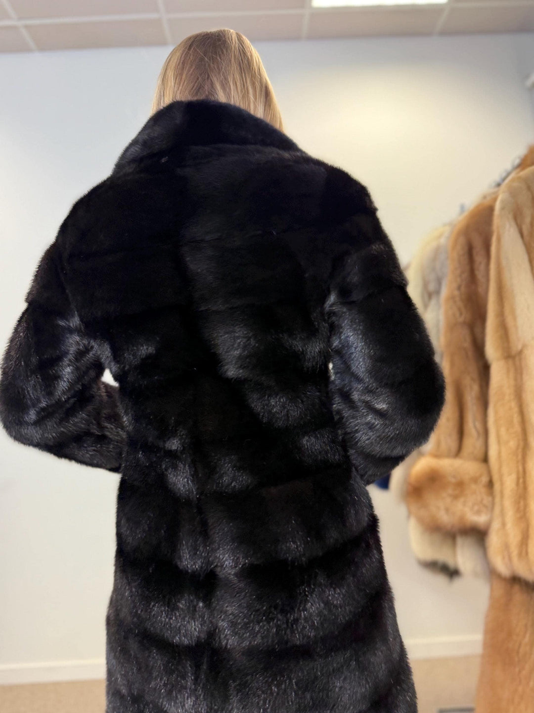 Black mink fur coat, small size mink coat, real fur coat, fur coats, mink fur coat, black mink, new mink coat, new condition, excellent s