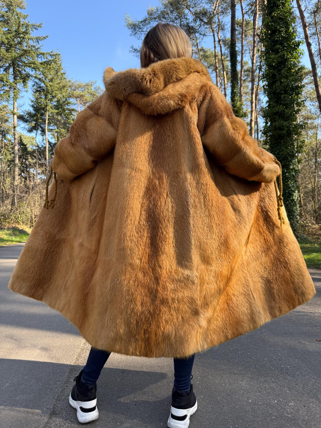 Hooded Golden Beaver Fur Coat in Medium Size, Full-Length Vintage Fur Coat, Soft and Thick Fur, Perfect Golden Lining, Luxurious and Warm