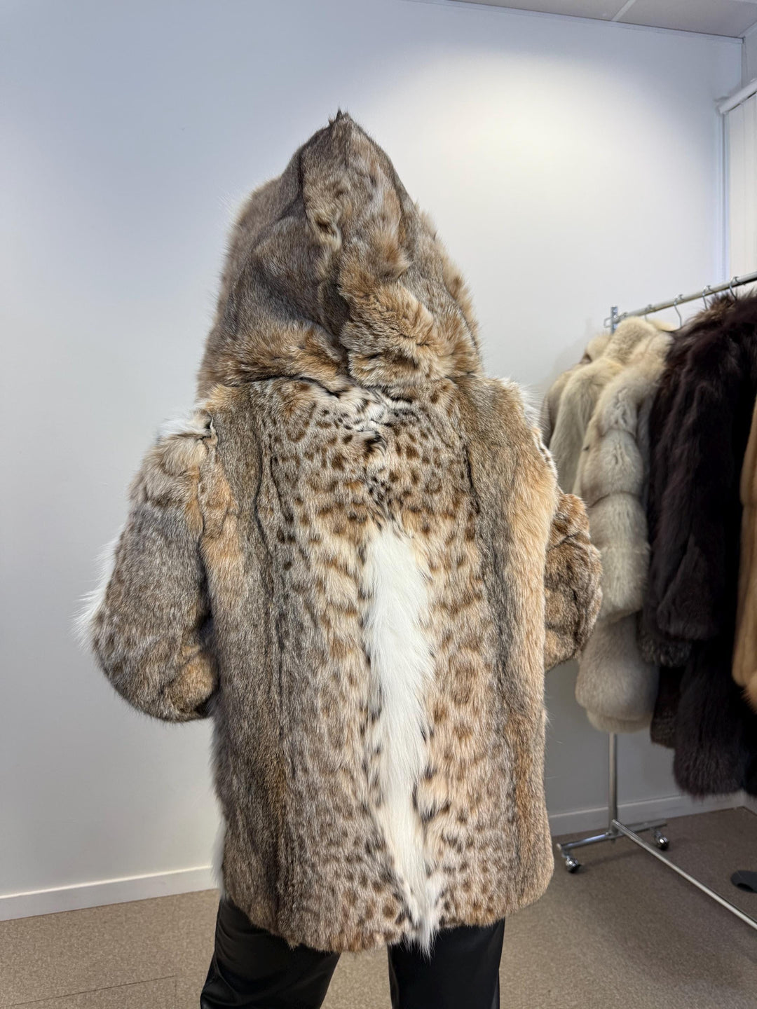 Lynx fur jacket, hooded fur jacket, medium new fur coat, real fur coat, lynx coat, excellent condition, handmade fur coat