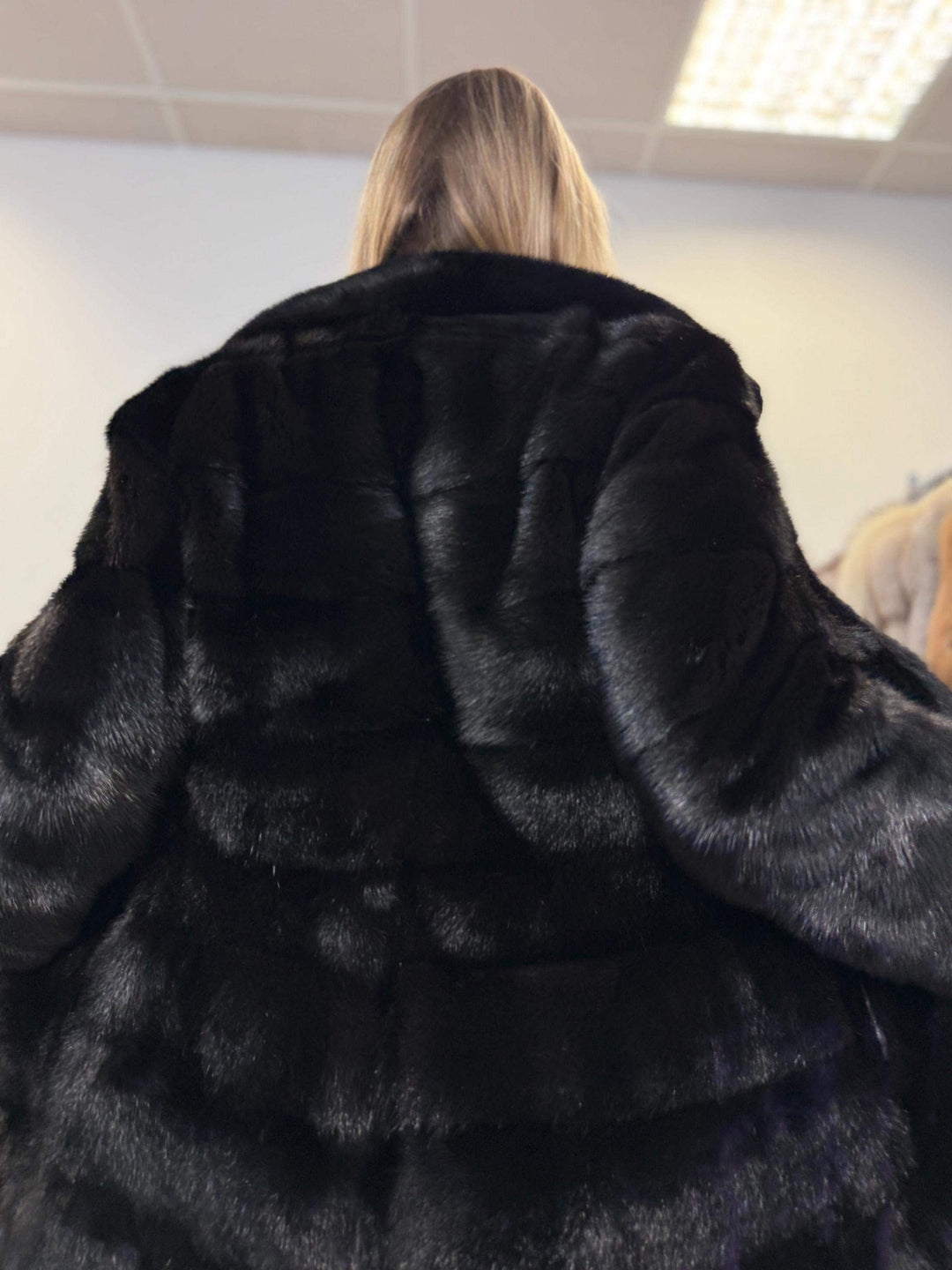 Black mink fur coat, small size mink coat, real fur coat, fur coats, mink fur coat, black mink, new mink coat, new condition, excellent s
