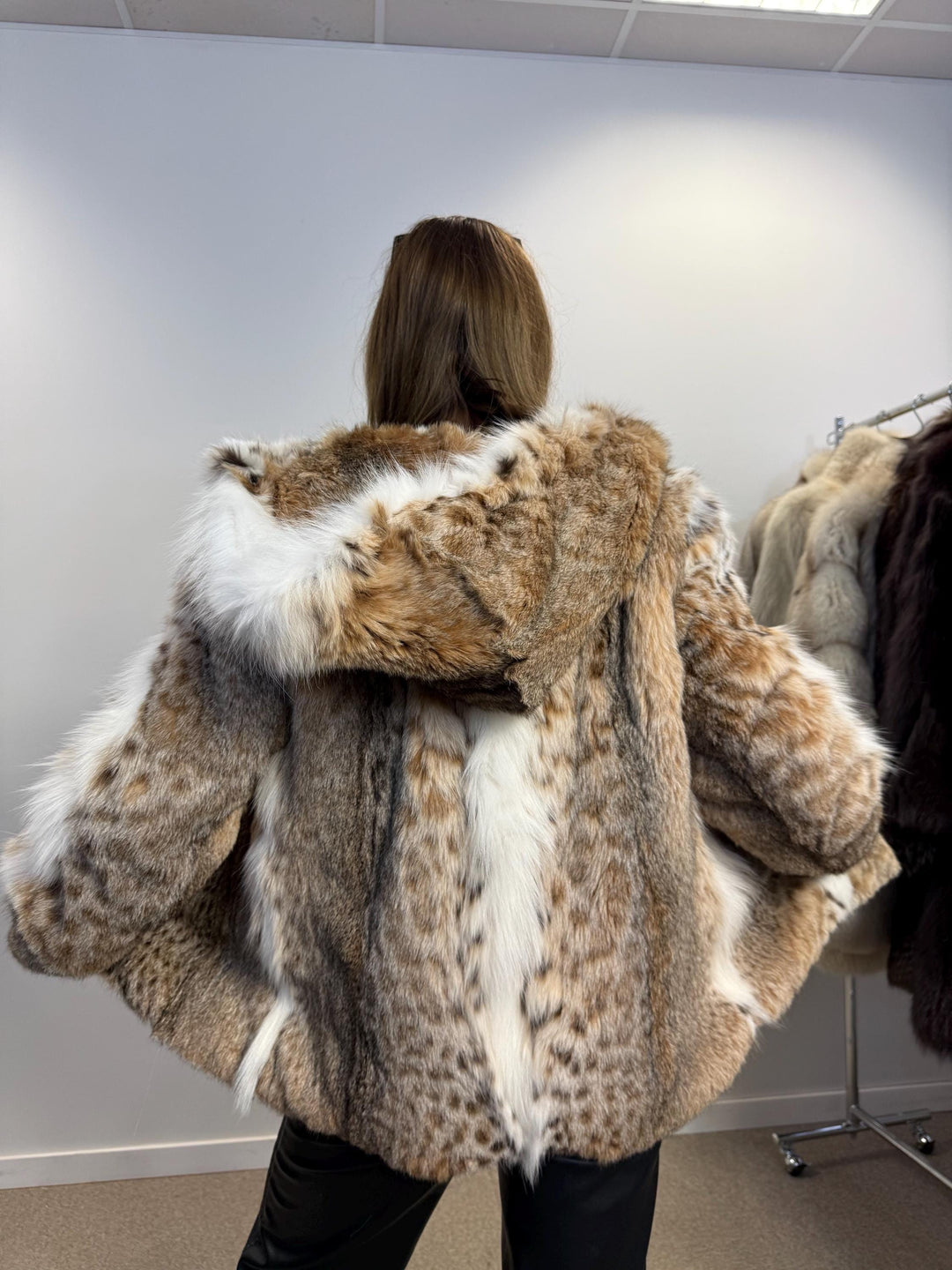 Lynx fur jacket, hooded fur jacket, medium new fur coat, real fur coat, lynx coat, excellent condition, handmade fur coat