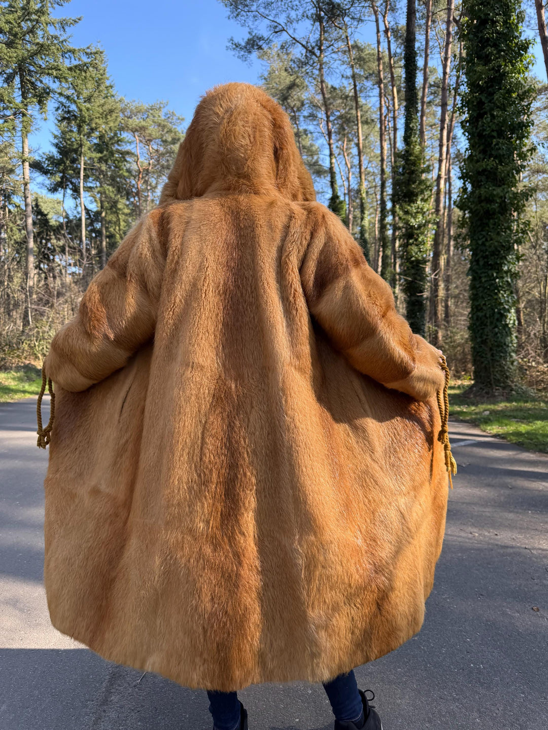 Hooded Golden Beaver Fur Coat in Medium Size, Full-Length Vintage Fur Coat, Soft and Thick Fur, Perfect Golden Lining, Luxurious and Warm