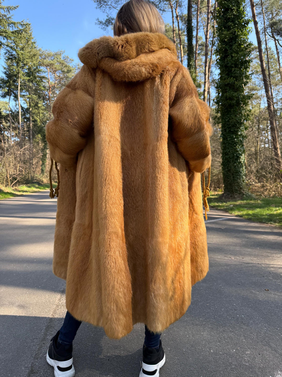Hooded Golden Beaver Fur Coat in Medium Size, Full-Length Vintage Fur Coat, Soft and Thick Fur, Perfect Golden Lining, Luxurious and Warm