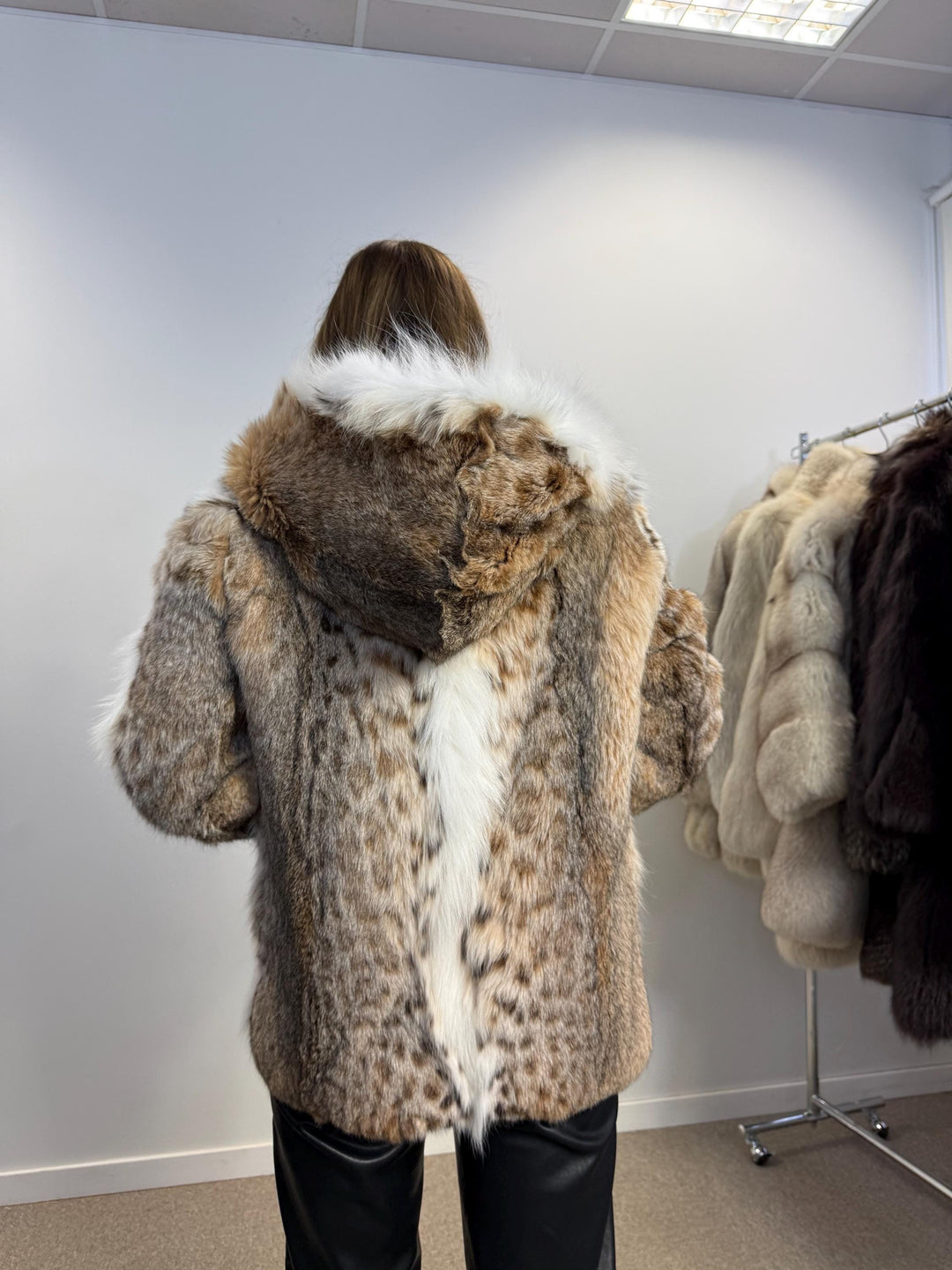 Lynx fur jacket, hooded fur jacket, medium new fur coat, real fur coat, lynx coat, excellent condition, handmade fur coat
