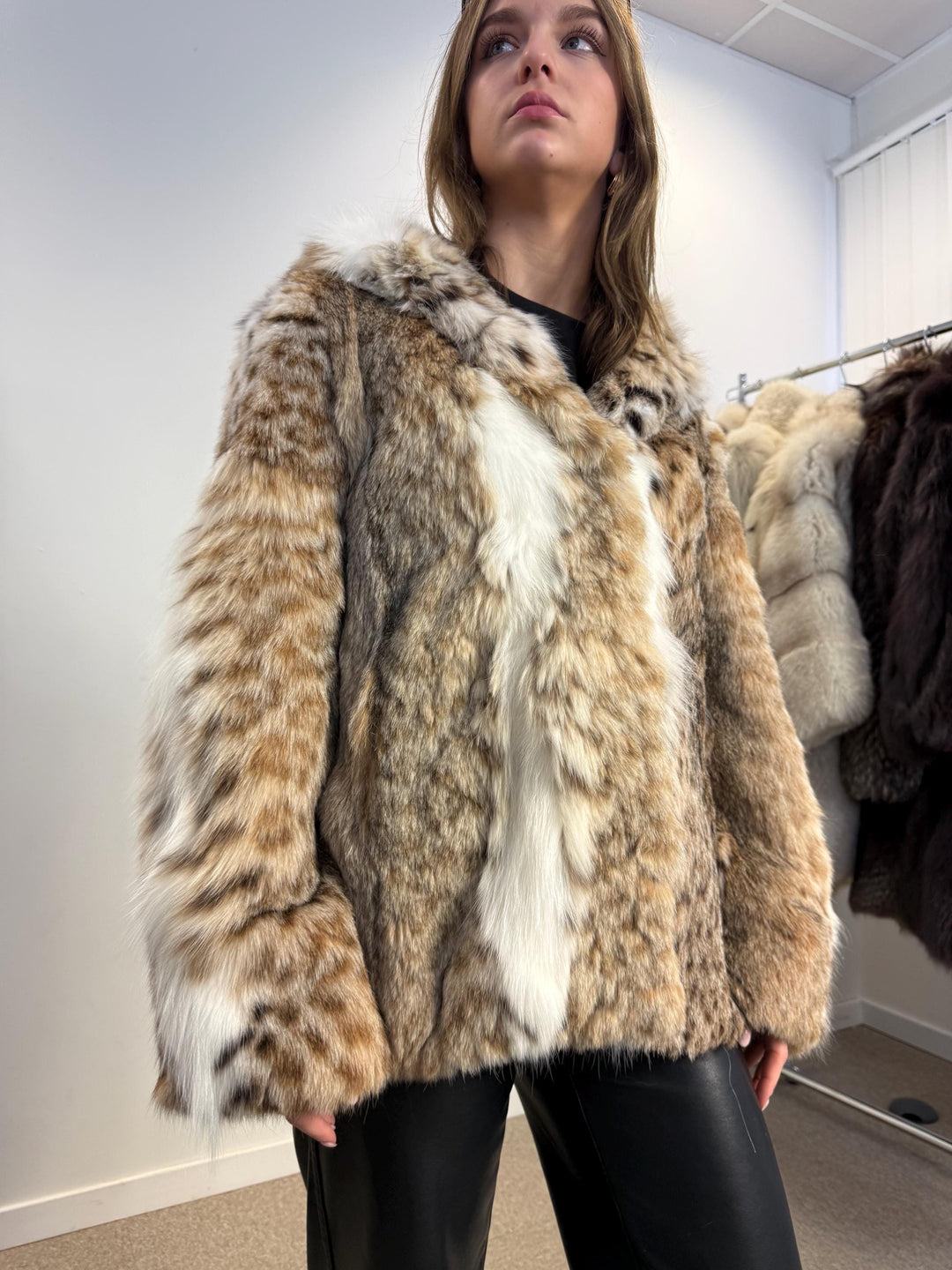 Lynx fur jacket, hooded fur jacket, medium new fur coat, real fur coat, lynx coat, excellent condition, handmade fur coat