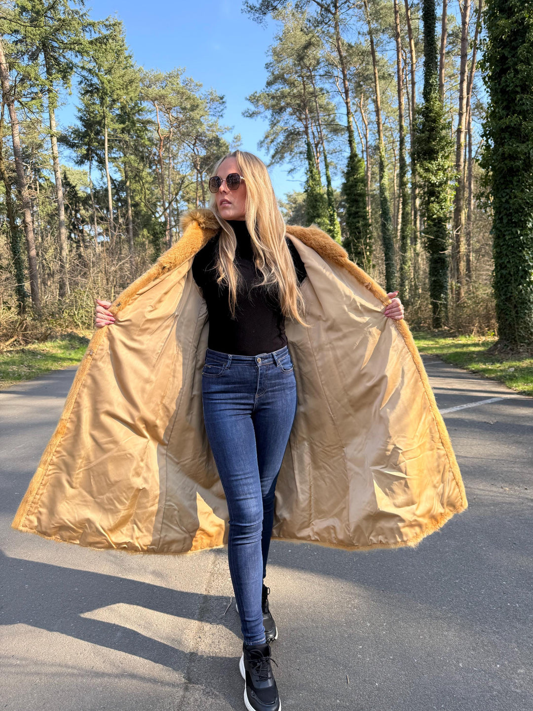 Hooded Golden Beaver Fur Coat in Medium Size, Full-Length Vintage Fur Coat, Soft and Thick Fur, Perfect Golden Lining, Luxurious and Warm
