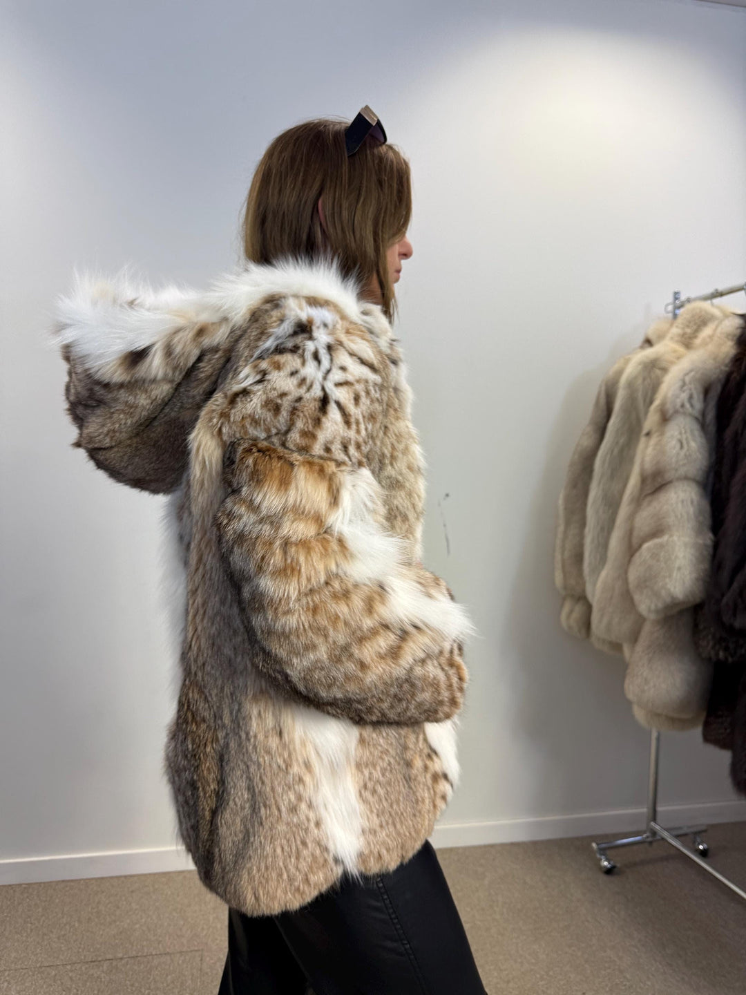 Lynx fur jacket, hooded fur jacket, medium new fur coat, real fur coat, lynx coat, excellent condition, handmade fur coat