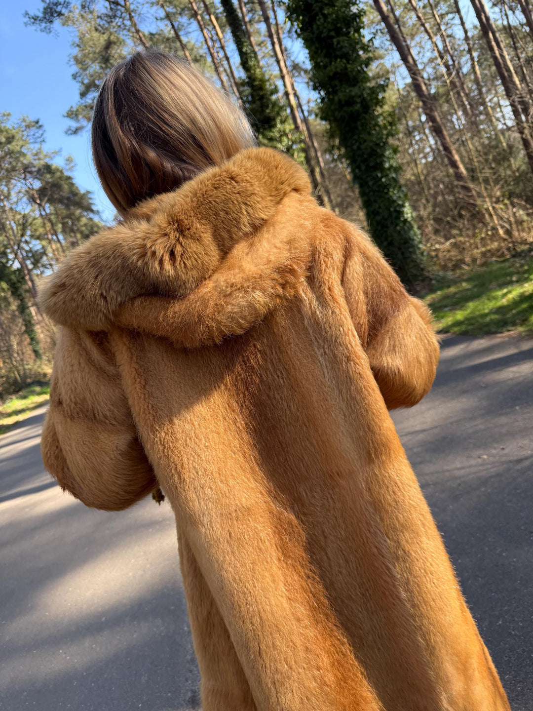 Hooded Golden Beaver Fur Coat in Medium Size, Full-Length Vintage Fur Coat, Soft and Thick Fur, Perfect Golden Lining, Luxurious and Warm