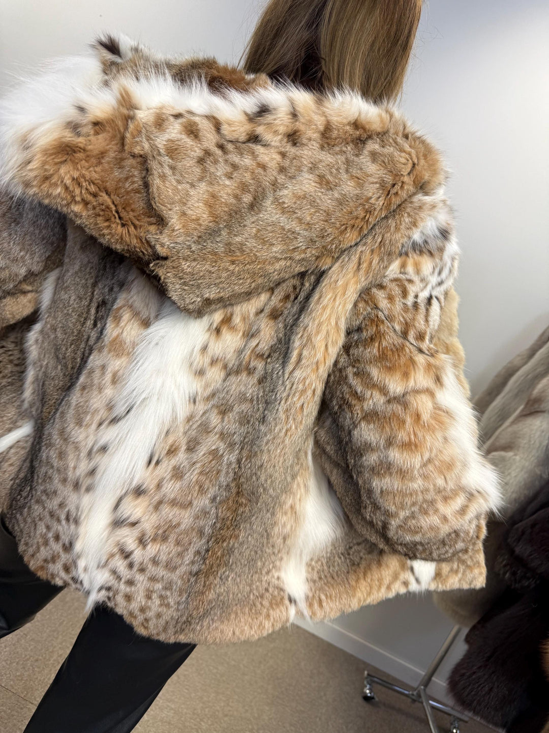 Lynx fur jacket, hooded fur jacket, medium new fur coat, real fur coat, lynx coat, excellent condition, handmade fur coat