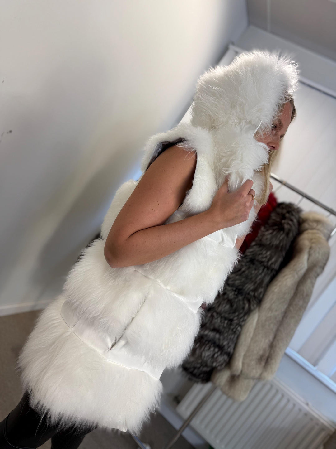 White lamb soft fur vest, real fur vest, medium fur vest, real fur, new fur vest, excellent made in greece fur vest, fur vest, real fur, m