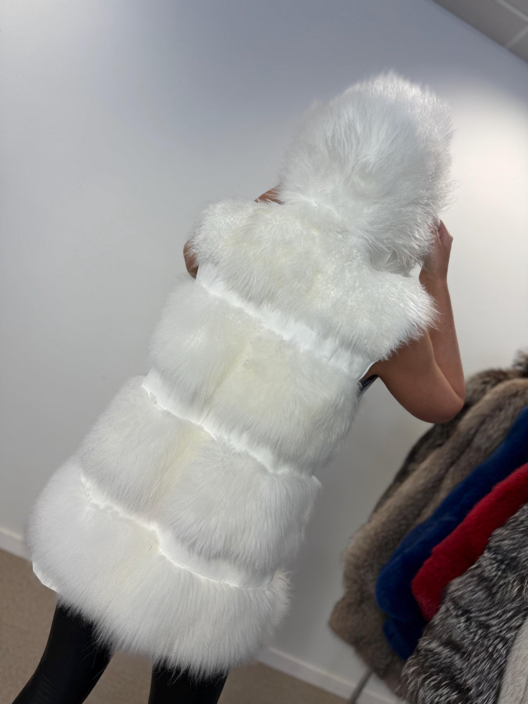 White lamb soft fur vest, real fur vest, medium fur vest, real fur, new fur vest, excellent made in greece fur vest, fur vest, real fur, m