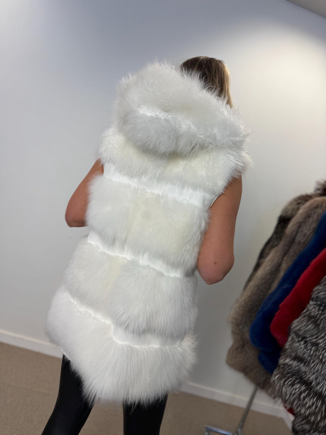 White lamb soft fur vest, real fur vest, medium fur vest, real fur, new fur vest, excellent made in greece fur vest, fur vest, real fur, m