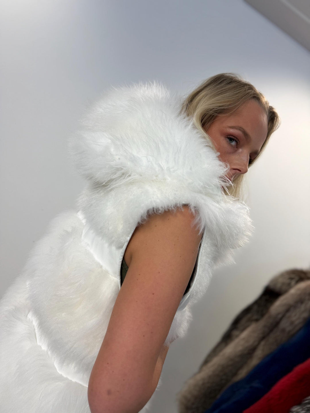 White lamb soft fur vest, real fur vest, medium fur vest, real fur, new fur vest, excellent made in greece fur vest, fur vest, real fur, m