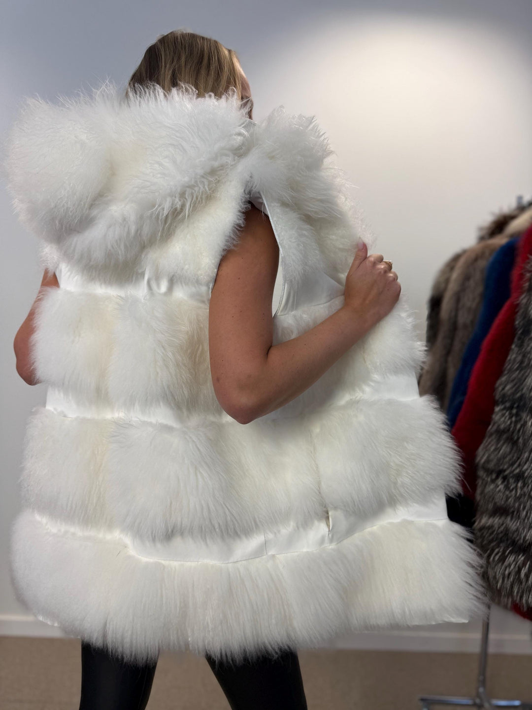 White lamb soft fur vest, real fur vest, medium fur vest, real fur, new fur vest, excellent made in greece fur vest, fur vest, real fur, m