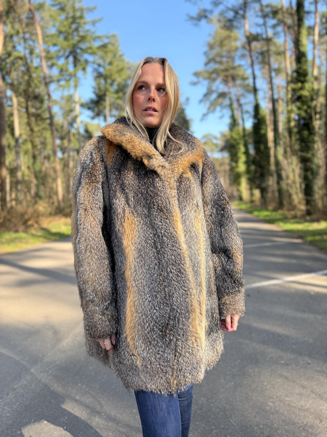 Fox Fur Jacket in L/XL Size, Gray Women's Fur Coat, Cross Fox Design, Soft and Fluffy, Elegant and Eye-Catching, Luxurious Warm Fur, Vintage