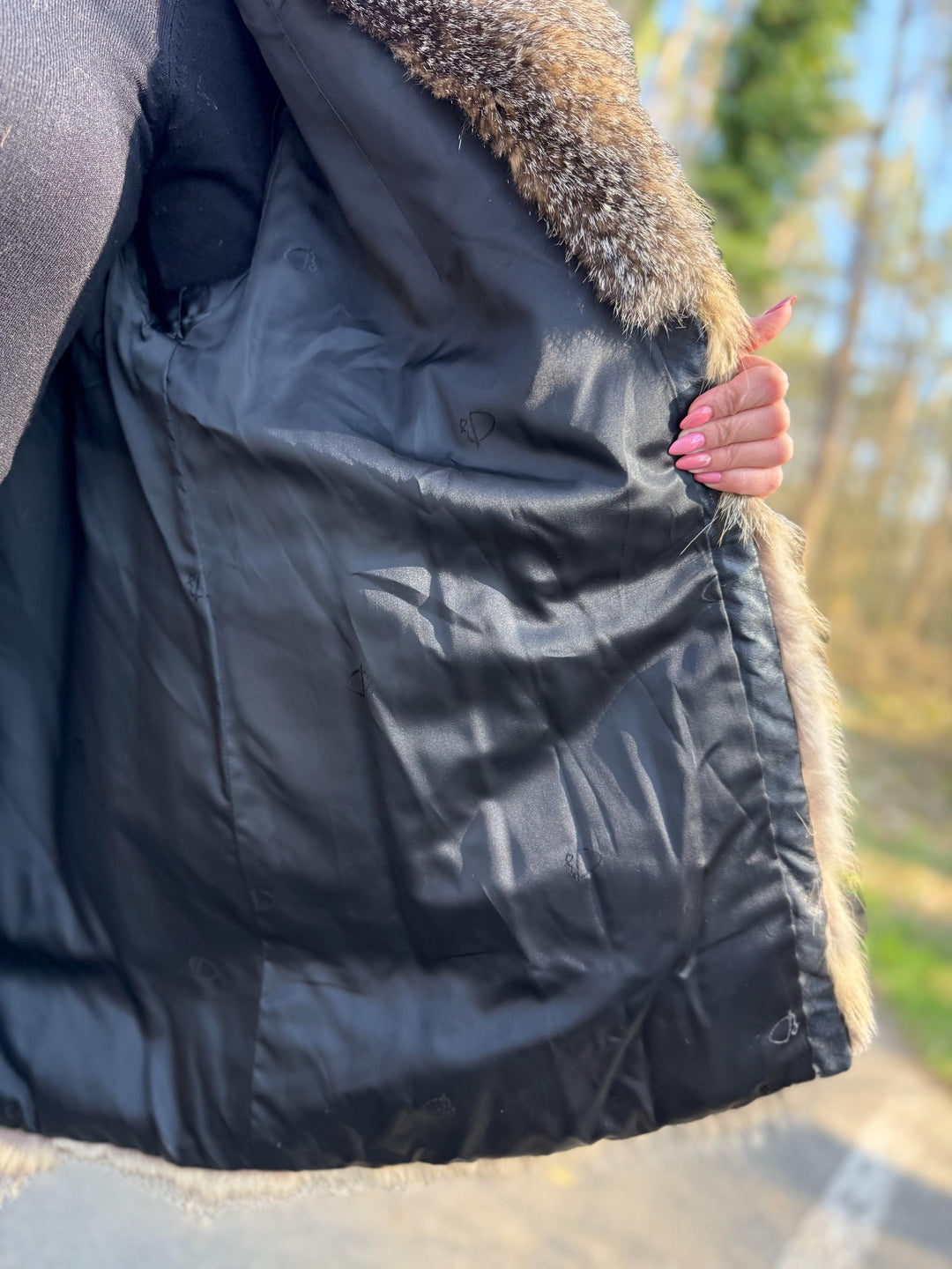 Fox Fur Jacket in L/XL Size, Gray Women's Fur Coat, Cross Fox Design, Soft and Fluffy, Elegant and Eye-Catching, Luxurious Warm Fur, Vintage
