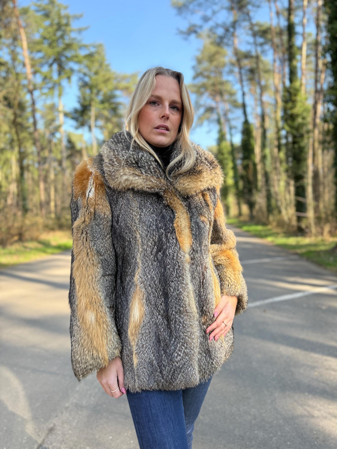 Grey Fox Fur Jacket, Medium Size, Women's Fur Coat, Cross Fox Design, Soft and Fluffy, Elegant and Eye-Catching, Luxurious Warm Fur, Vintage