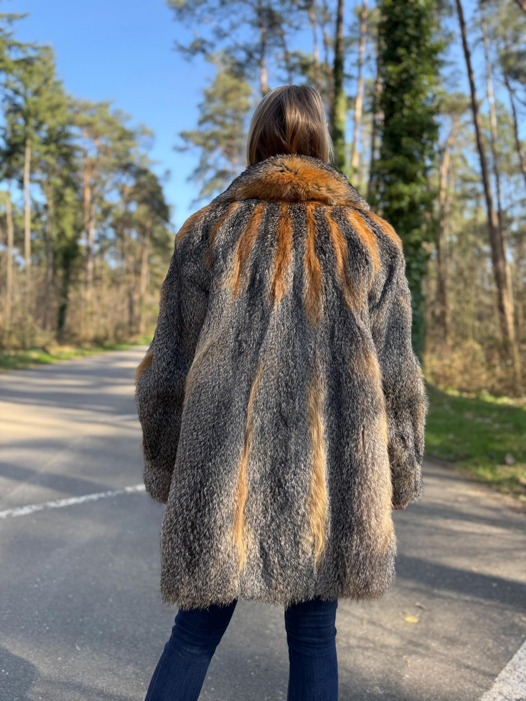 Fox Fur Jacket in L/XL Size, Gray Women's Fur Coat, Cross Fox Design, Soft and Fluffy, Elegant and Eye-Catching, Luxurious Warm Fur, Vintage