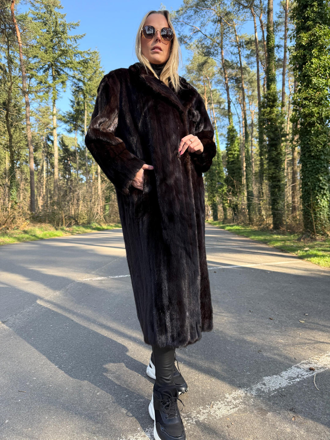 Natural Dark Brown Mink Fur Coat, Large Size, Excellent Condition, Full Length Coat, Soft Luxurious Mink, Classic Elegant Style, Warm Coat
