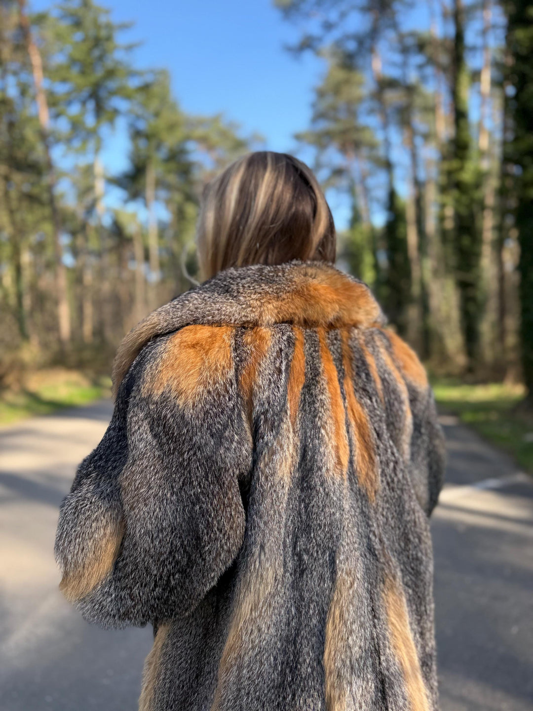Fox Fur Jacket in L/XL Size, Gray Women's Fur Coat, Cross Fox Design, Soft and Fluffy, Elegant and Eye-Catching, Luxurious Warm Fur, Vintage