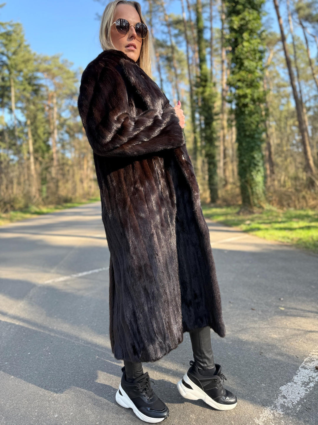 Natural Dark Brown Mink Fur Coat, Large Size, Excellent Condition, Full Length Coat, Soft Luxurious Mink, Classic Elegant Style, Warm Coat