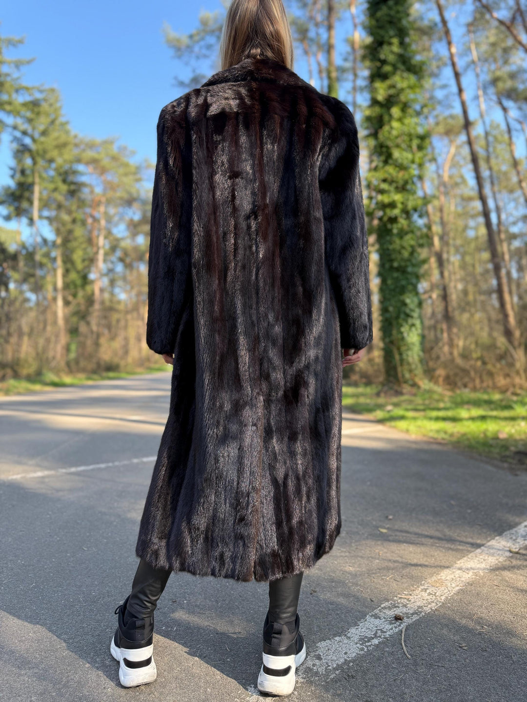 Natural Dark Brown Mink Fur Coat, Large Size, Excellent Condition, Full Length Coat, Soft Luxurious Mink, Classic Elegant Style, Warm Coat