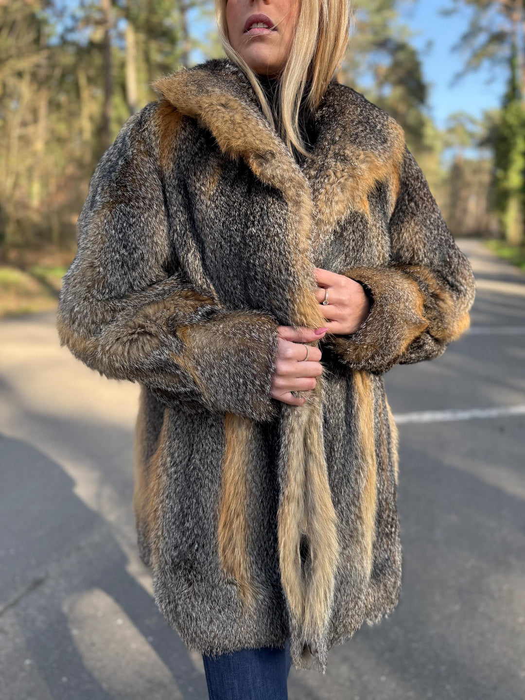 Fox Fur Jacket in L/XL Size, Gray Women's Fur Coat, Cross Fox Design, Soft and Fluffy, Elegant and Eye-Catching, Luxurious Warm Fur, Vintage