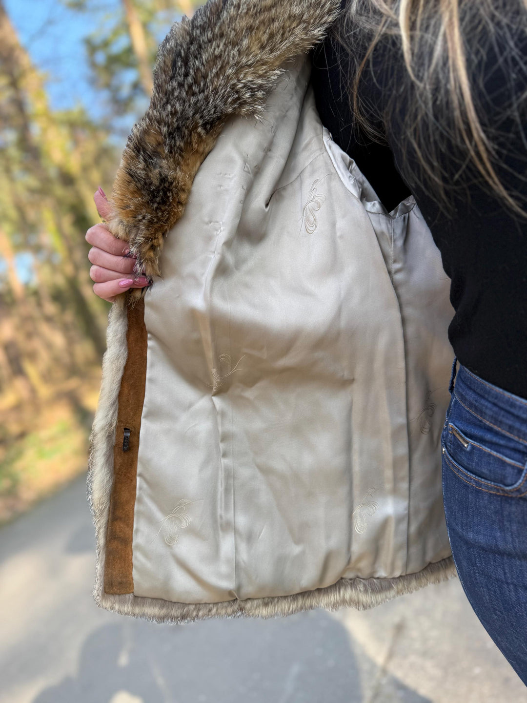 Grey Fox Fur Jacket, Medium Size, Women's Fur Coat, Cross Fox Design, Soft and Fluffy, Elegant and Eye-Catching, Luxurious Warm Fur, Vintage