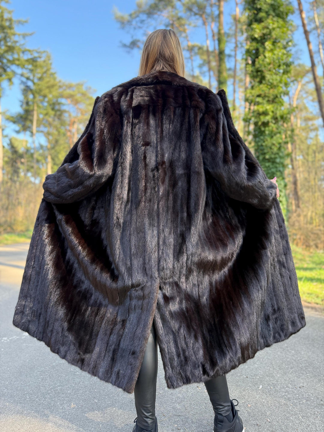 Natural Dark Brown Mink Fur Coat, Large Size, Excellent Condition, Full Length Coat, Soft Luxurious Mink, Classic Elegant Style, Warm Coat