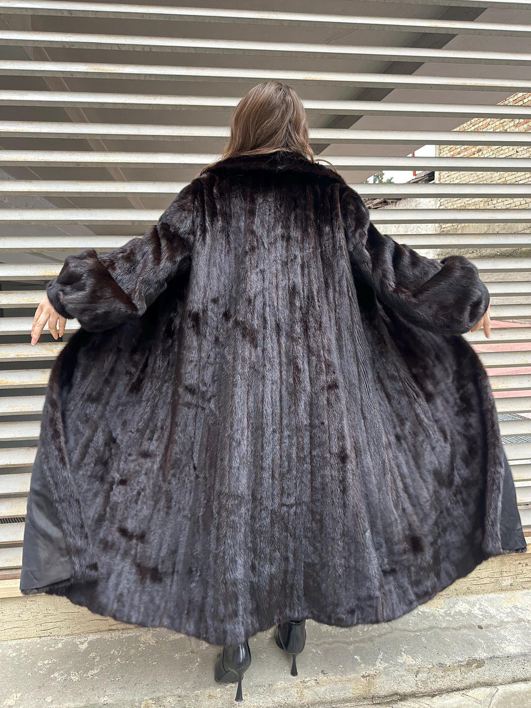 Blackglama Mink Coat – Genuine Dark Brown Real Fur – Large Size Luxury Fur Coat – Soft & Warm Vintage Mink Jacket – Elegant Women’s Winter