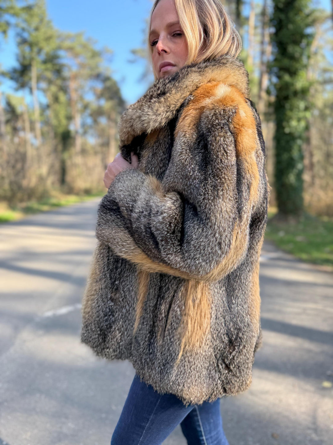 Grey Fox Fur Jacket, Medium Size, Women's Fur Coat, Cross Fox Design, Soft and Fluffy, Elegant and Eye-Catching, Luxurious Warm Fur, Vintage