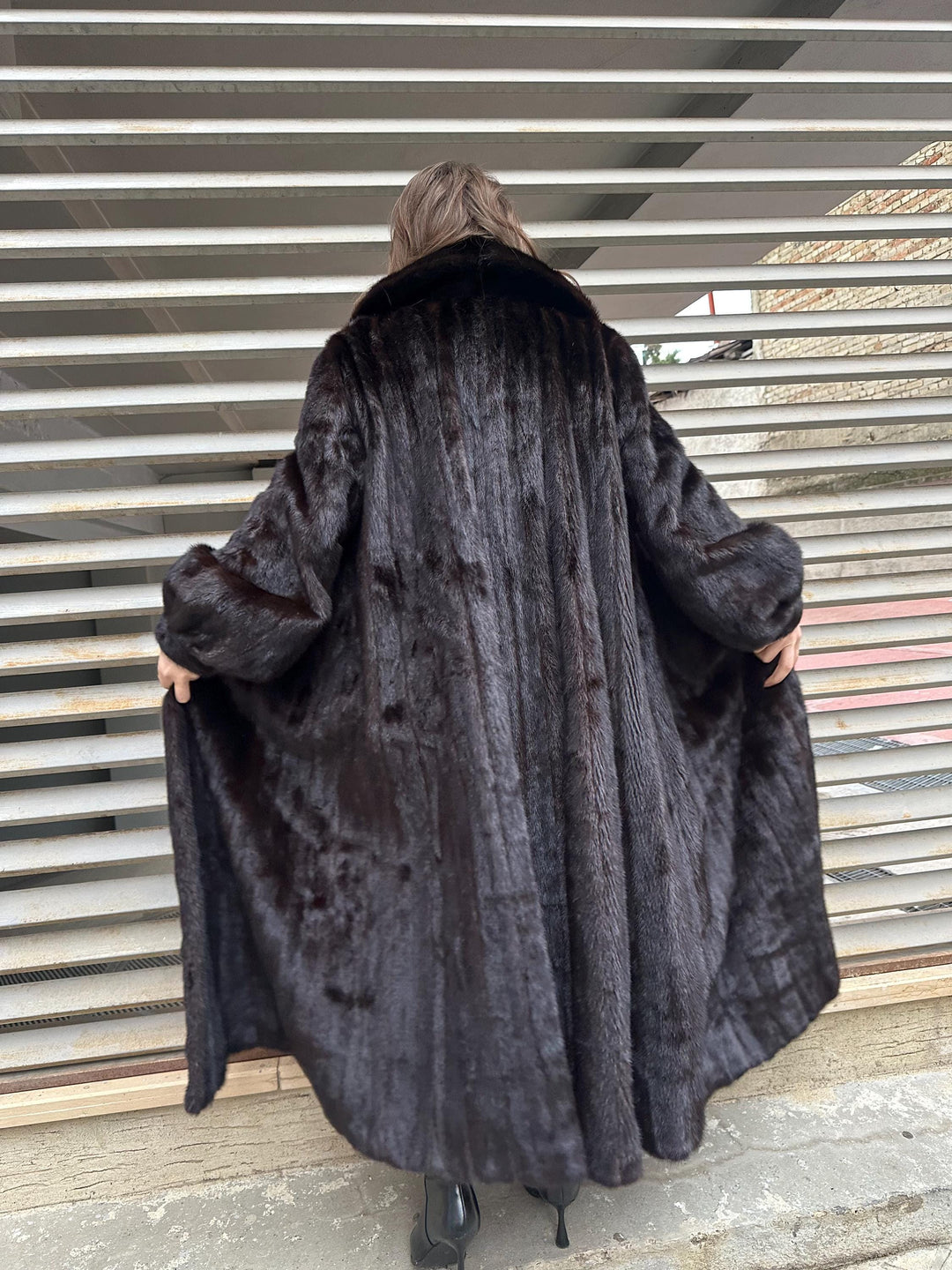 Blackglama Mink Coat – Genuine Dark Brown Real Fur – Large Size Luxury Fur Coat – Soft & Warm Vintage Mink Jacket – Elegant Women’s Winter
