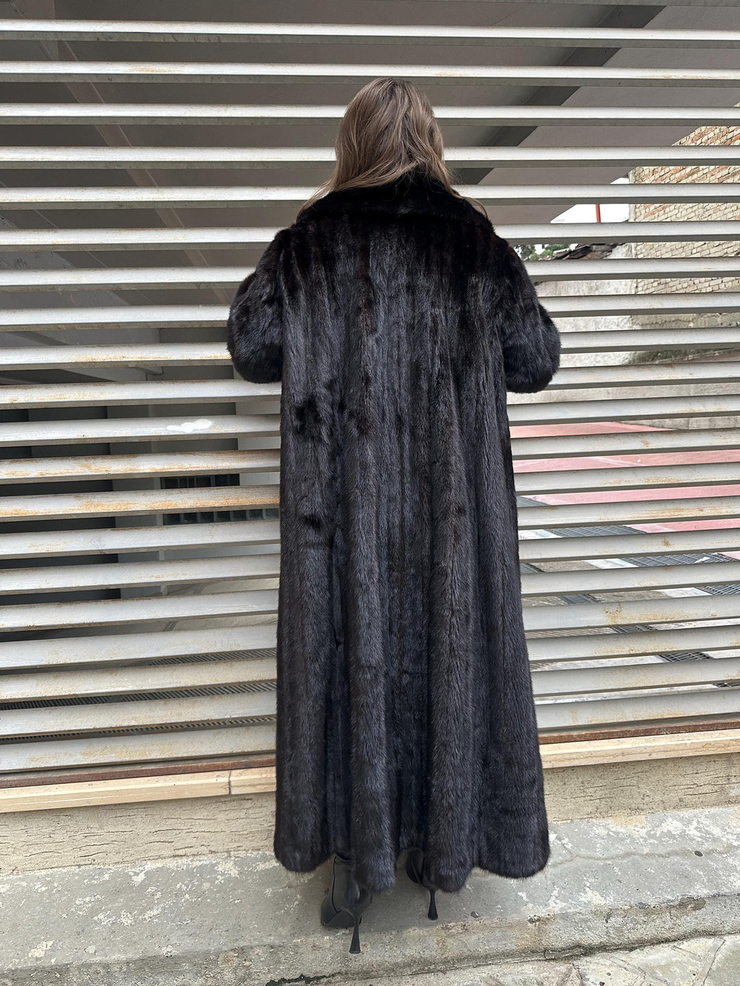 Blackglama Mink Coat – Genuine Dark Brown Real Fur – Large Size Luxury Fur Coat – Soft & Warm Vintage Mink Jacket – Elegant Women’s Winter