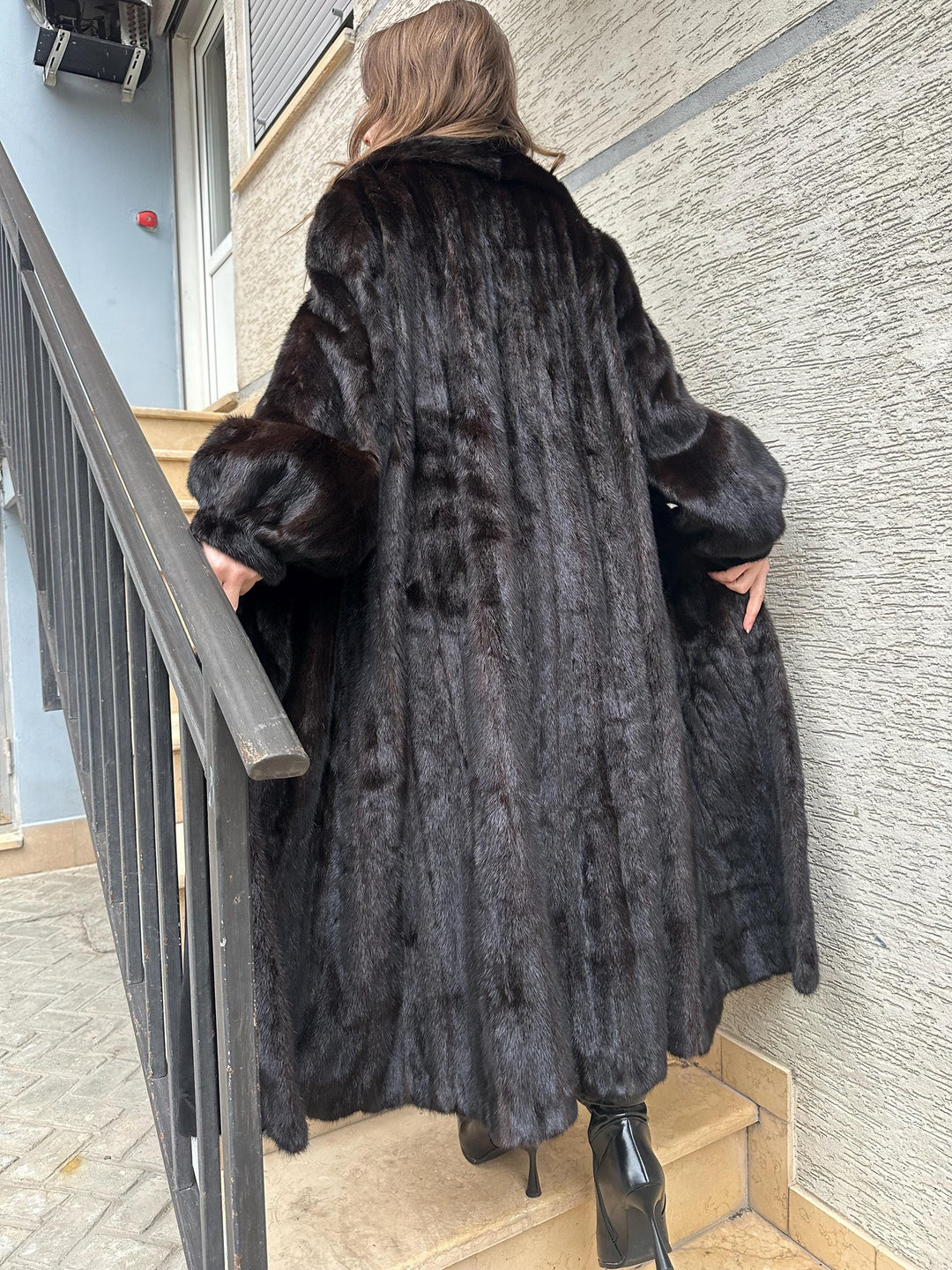 Blackglama Mink Coat – Genuine Dark Brown Real Fur – Large Size Luxury Fur Coat – Soft & Warm Vintage Mink Jacket – Elegant Women’s Winter