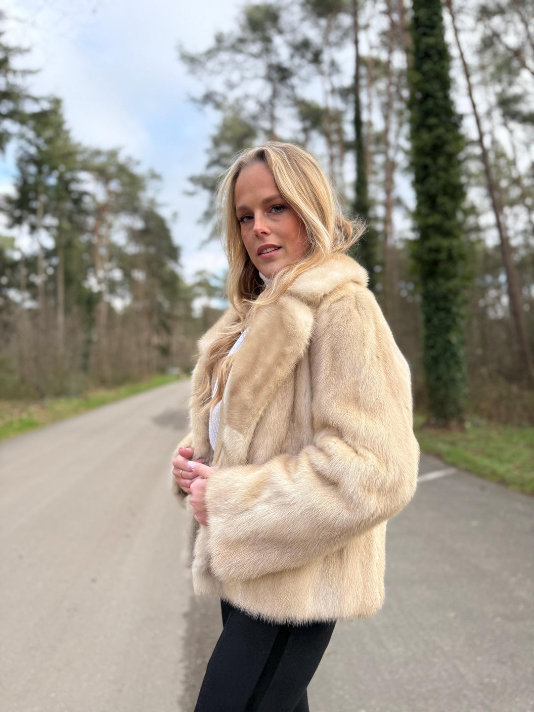 Beige Short Mink Jacket, M/L Size, Creme Mink Jacket, Real Mink Jacket, Mink Fur Jacket, White Mink Coat, Premium Quality Fur, Real Mink Fur