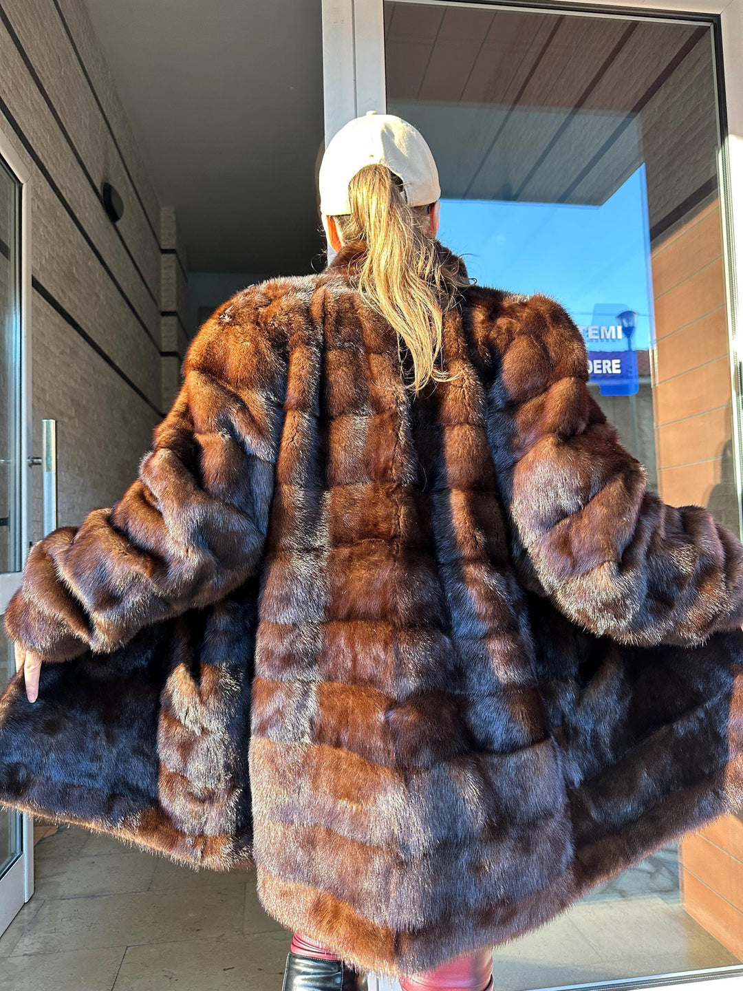 Large Brown Mink Coat, Elegant Mink Fur Coat, Classic Style, Mid-Length Luxury Fur Coat, Timeless Women's Outerwear, Warm Coat, Thick Mink