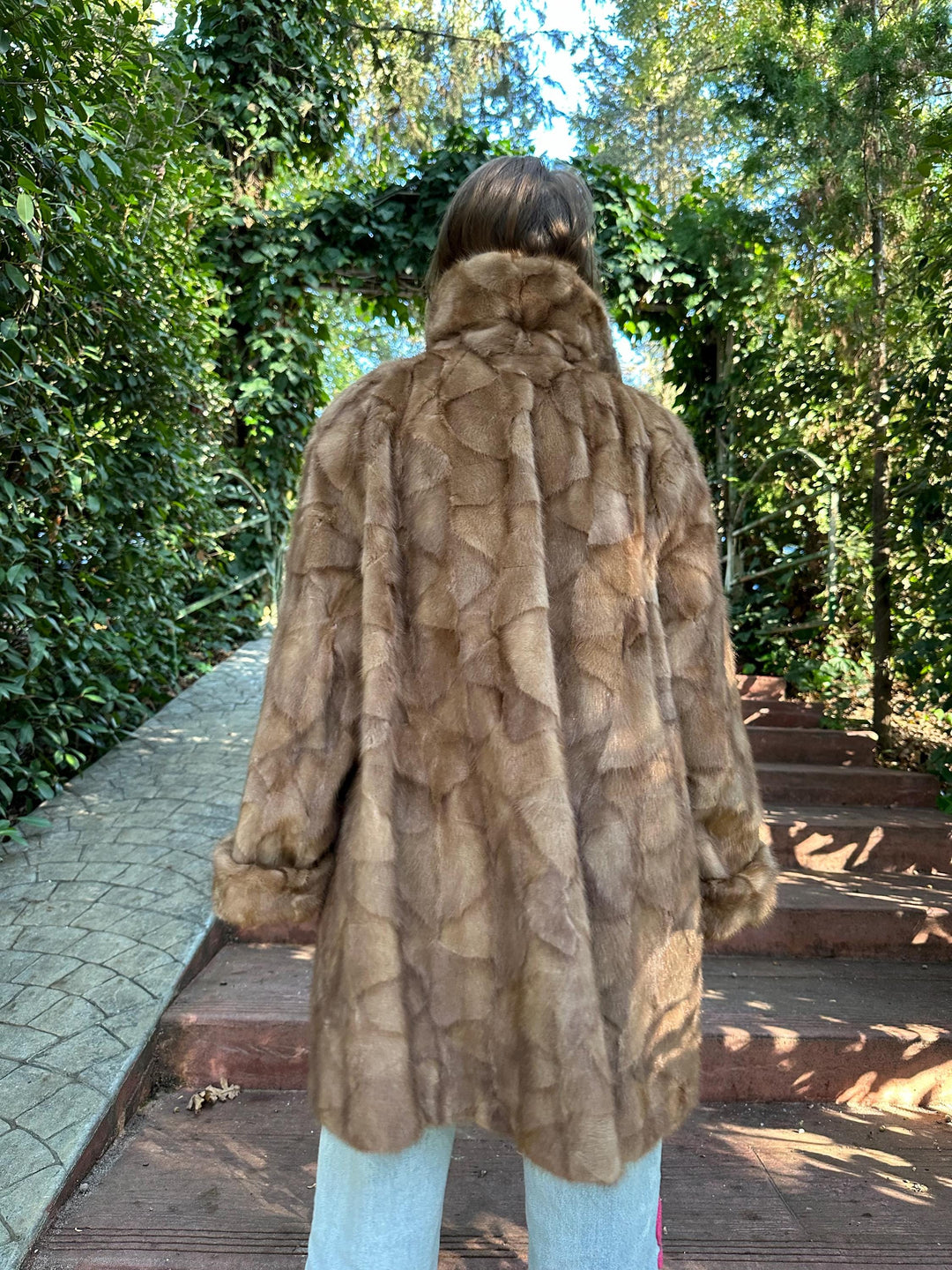 Pastel Brown Mink Swinger, XL/XXL Size, Luxurious and Eye-Catching Mink Fur Coat, Real Mink Fur, Elegant and Timeless Design, Pastel Mink