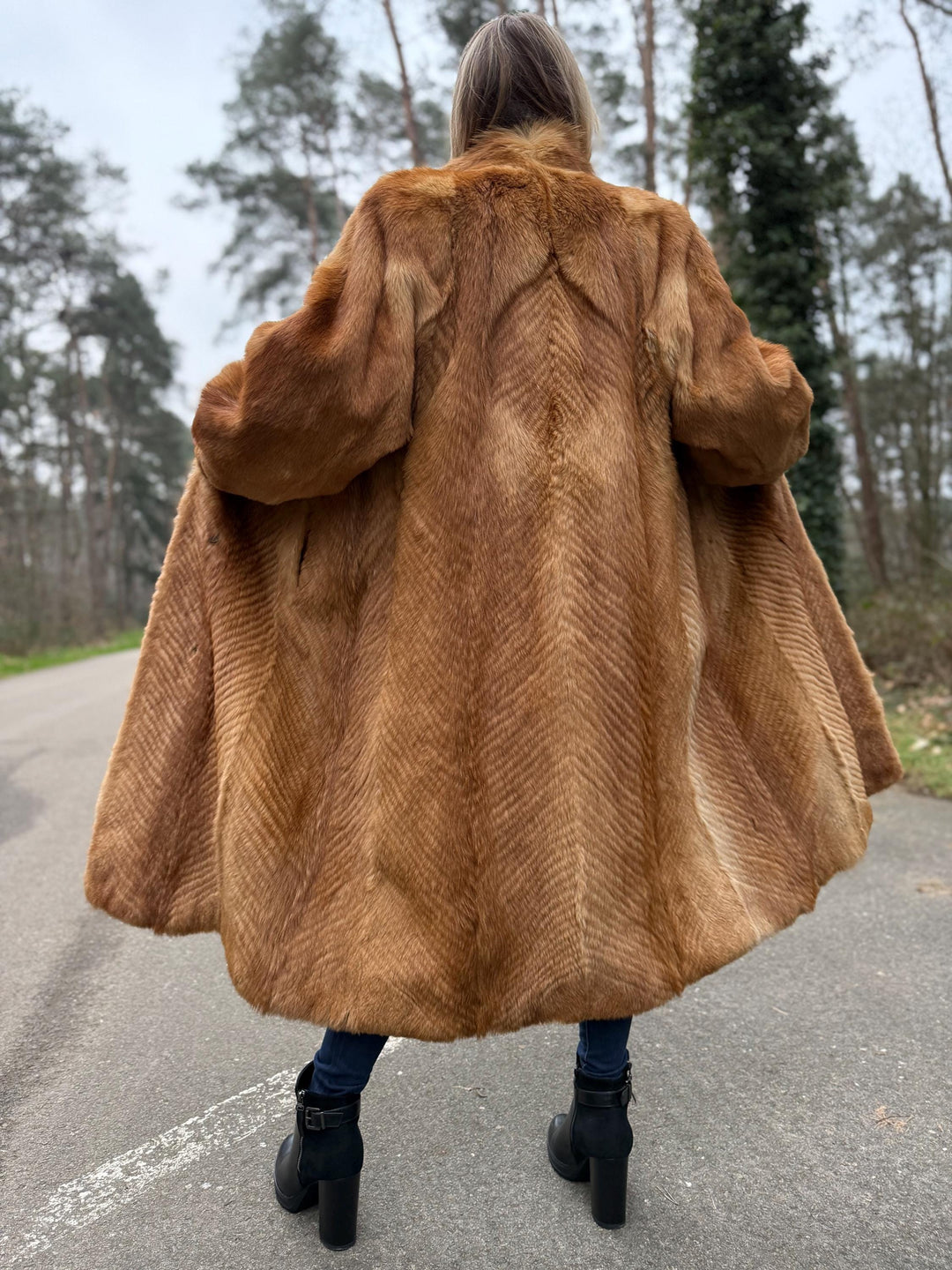 Golden Coyote Fur Coat, Large Size, Real Fur with Perfect Design Lining, Vintage Style, Luxurious & Warm Women's Outerwear, Coyote Fur Coat