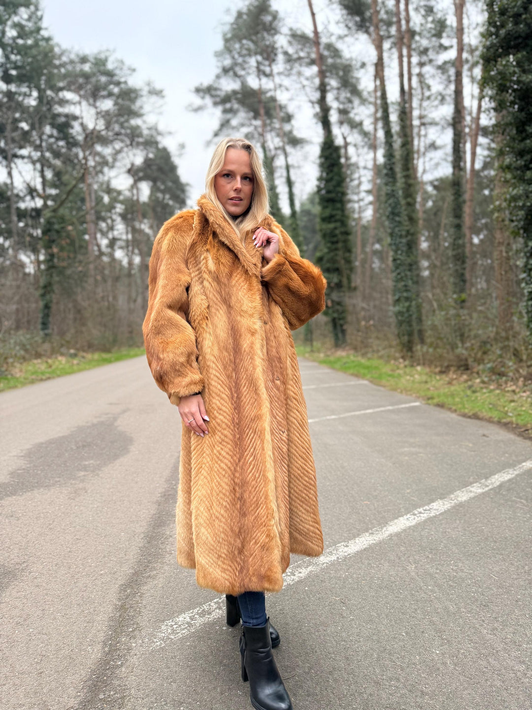 Golden Coyote Fur Coat, Large Size, Real Fur with Perfect Design Lining, Vintage Style, Luxurious & Warm Women's Outerwear, Coyote Fur Coat