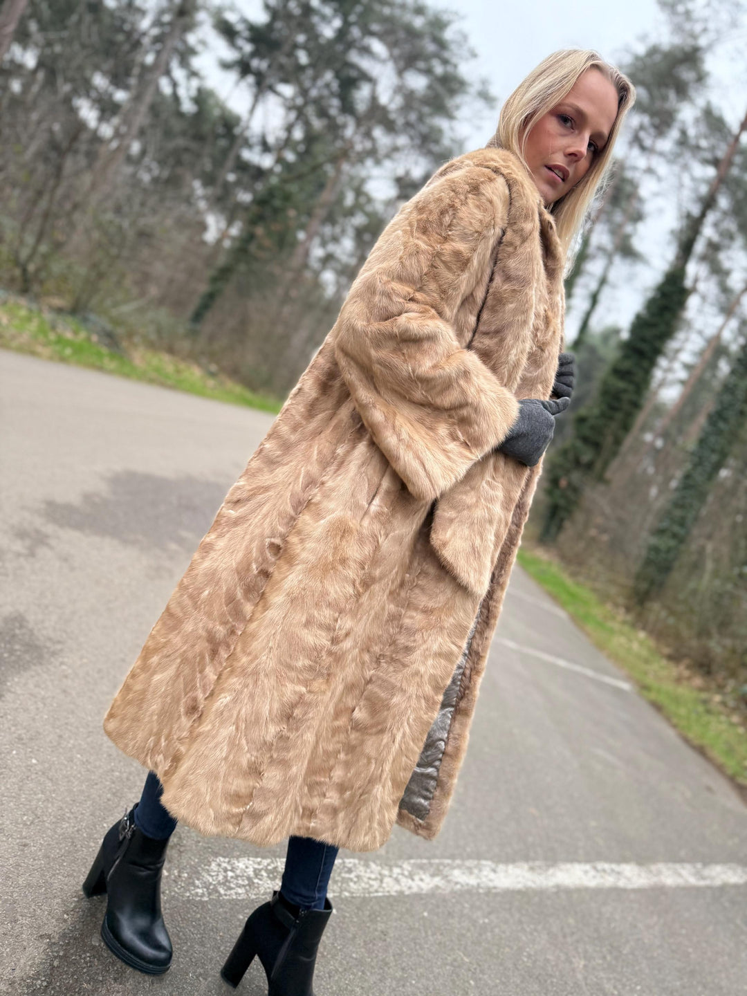Beige Cream Mink Fur Coat, Small Size, Soft and Thick Mink Fur, Perfect Grey Lining, Luxurious and Elegant Outerwear, Women's Fur Coat, Mink