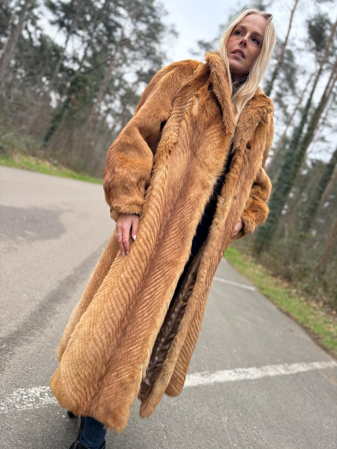 Golden Coyote Fur Coat, Large Size, Real Fur with Perfect Design Lining, Vintage Style, Luxurious & Warm Women's Outerwear, Coyote Fur Coat