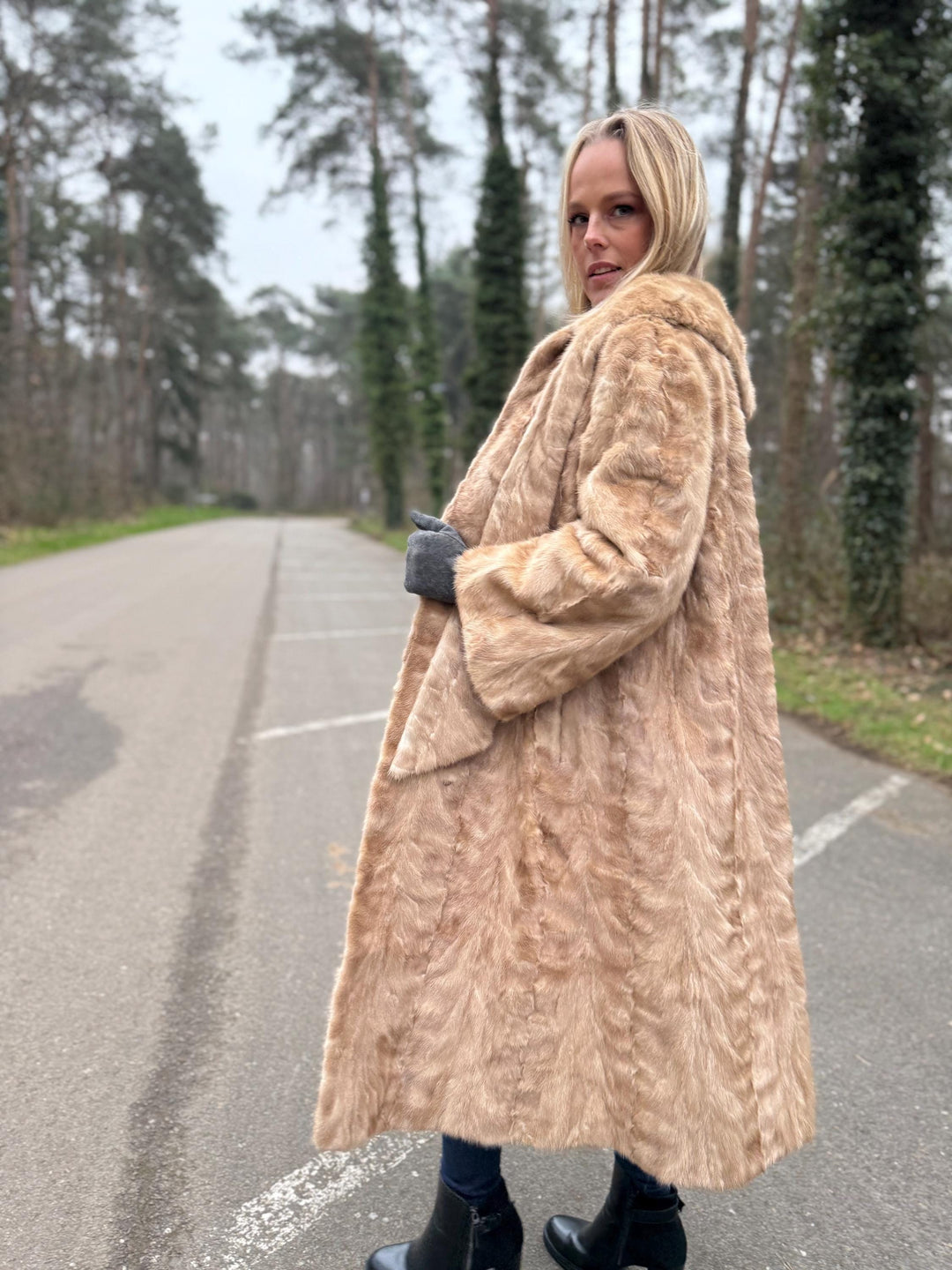 Beige Cream Mink Fur Coat, Small Size, Soft and Thick Mink Fur, Perfect Grey Lining, Luxurious and Elegant Outerwear, Women's Fur Coat, Mink