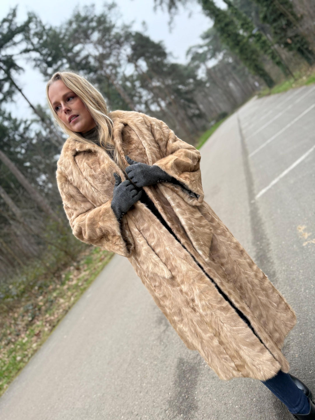 Beige Cream Mink Fur Coat, Small Size, Soft and Thick Mink Fur, Perfect Grey Lining, Luxurious and Elegant Outerwear, Women's Fur Coat, Mink