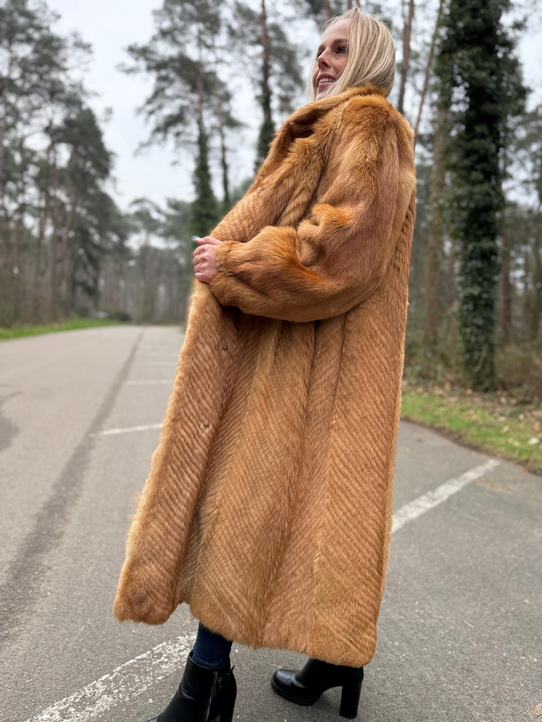 Golden Coyote Fur Coat, Large Size, Real Fur with Perfect Design Lining, Vintage Style, Luxurious & Warm Women's Outerwear, Coyote Fur Coat