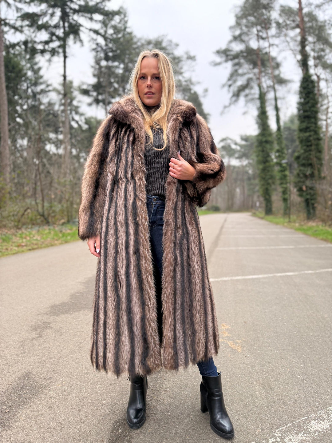 Full-Length Raccoon Fur Coat, Large Size, Thick and Soft Genuine Raccoon Fur, Elegant and Luxurious Design, Expensive Rich Style, Real Fur