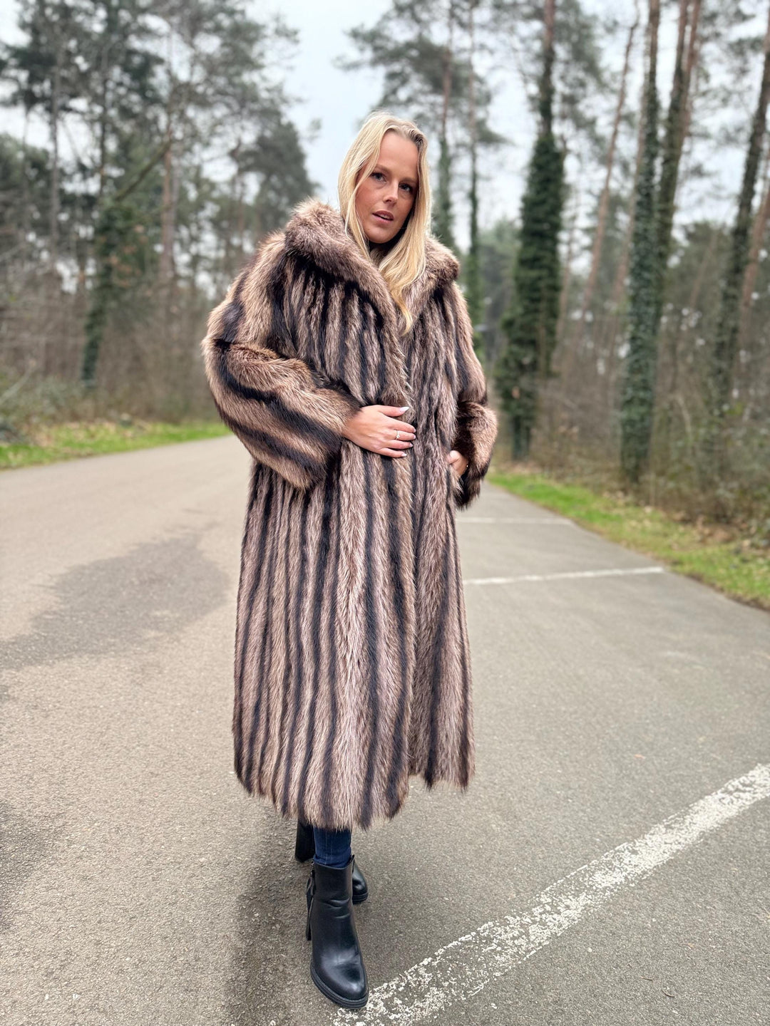 Full-Length Raccoon Fur Coat, Large Size, Thick and Soft Genuine Raccoon Fur, Elegant and Luxurious Design, Expensive Rich Style, Real Fur