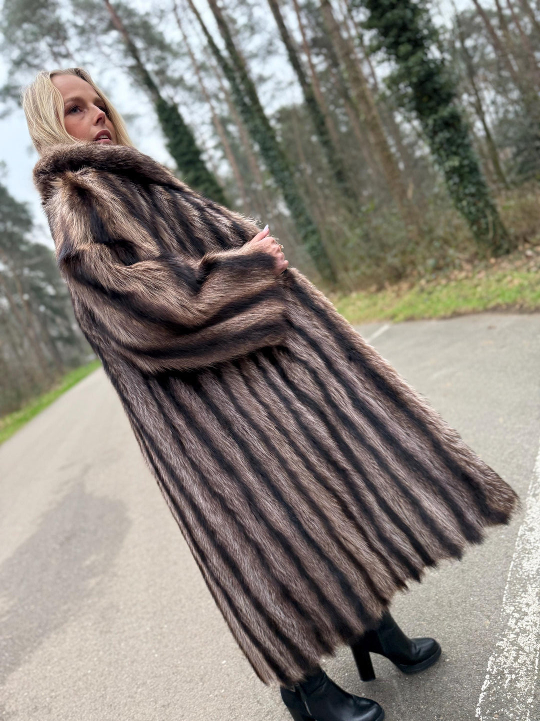 Full-Length Raccoon Fur Coat, Large Size, Thick and Soft Genuine Raccoon Fur, Elegant and Luxurious Design, Expensive Rich Style, Real Fur