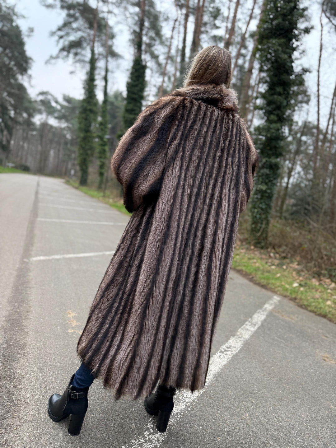 Full-Length Raccoon Fur Coat, Large Size, Thick and Soft Genuine Raccoon Fur, Elegant and Luxurious Design, Expensive Rich Style, Real Fur