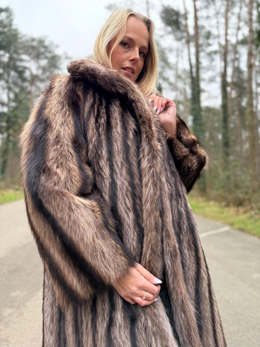 Full-Length Raccoon Fur Coat, Large Size, Thick and Soft Genuine Raccoon Fur, Elegant and Luxurious Design, Expensive Rich Style, Real Fur