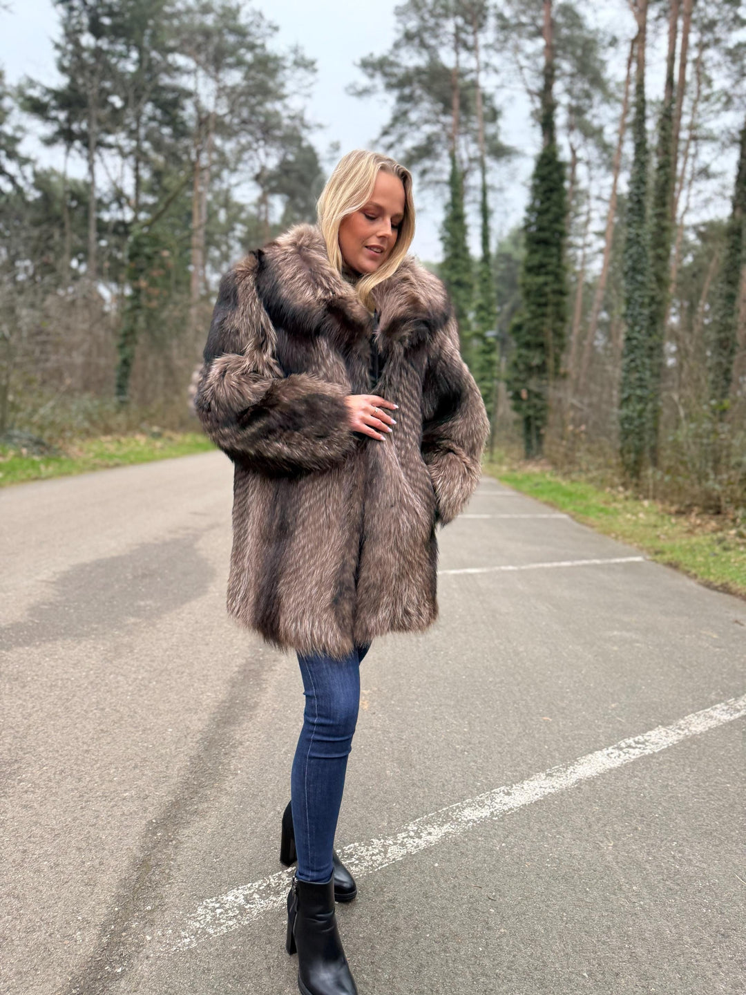 Raccoon Fur Coat, Large Size, Luxurious and Classic Style, Warm & Soft Fur Coat, Perfect for Winter Season, Real Raccoon Fur, Vintage Coat
